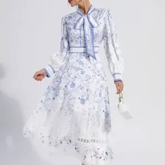 Catchall Dresses & Skirts - Chic Long Sleeve Floral Dress in Blue and White